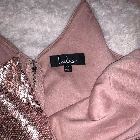 ❌Sold ❌ Lulu’s Rose Gold Clementina Sequin Dress - Picture 8 of 9